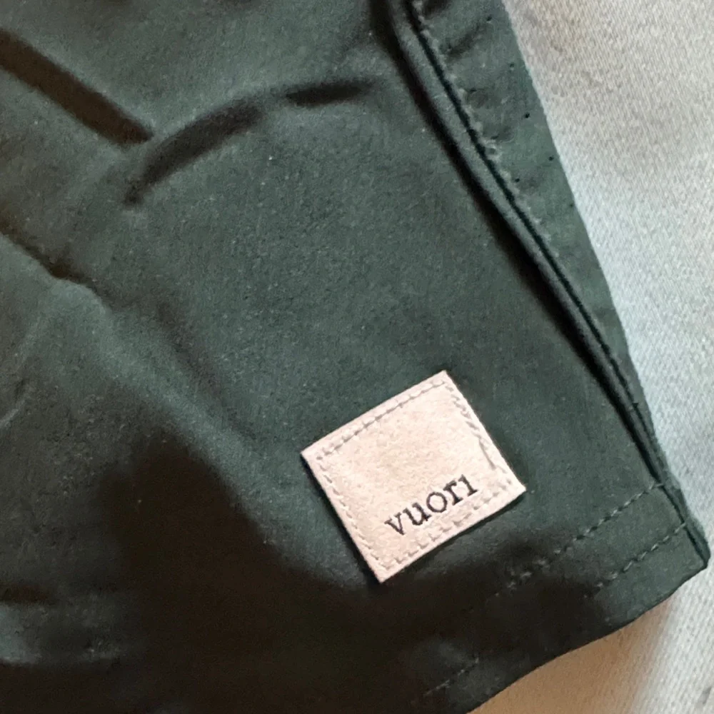 Vuori women’s dark green Shorts size XL - Picture 3 of 5